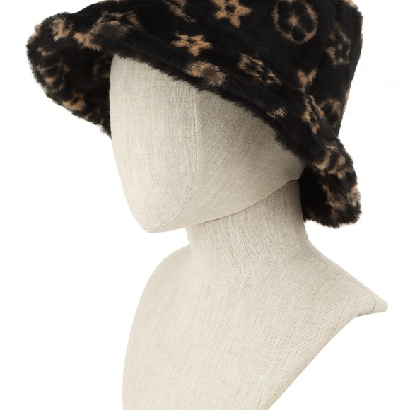 Geometric Pattern Fur Bucket Hat - Picture 5 of 5
